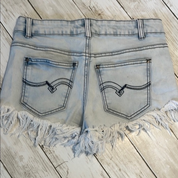 HOT KISS 💋 Junior Frayed Denim cutoff Shorts size 7 - Picture 3 of 9
